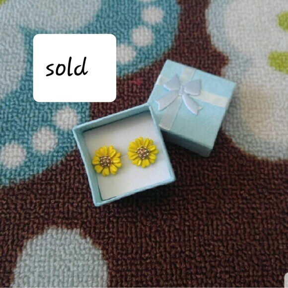 🎋FINAL SALE PRICE!🎋  Yellow Bundle #2 - Picture 4 of 4